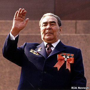 тот факт, что Леонид Брежнев стал четырежды героем Советского Союза, для многих - скорее повод для анекдотов, чем основание уважать его подвиги