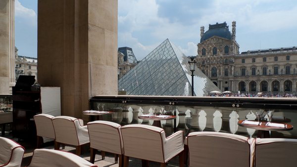 кафе Марли - один из лучших ресторанов в Париже, поскольку находится внутри Лувра
