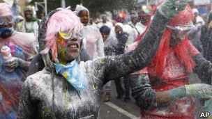 в прошлом карнавал в Ноттинг-Хилл занимал второе место в мировом рейтинге карнавалов по числу участников, после карнавала Тринидад и Тобаго