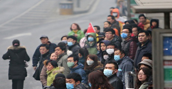 загрязнение воздуха в Китае привело к значительным экономическим потерям, транспортным сбоям и оттоку туристов