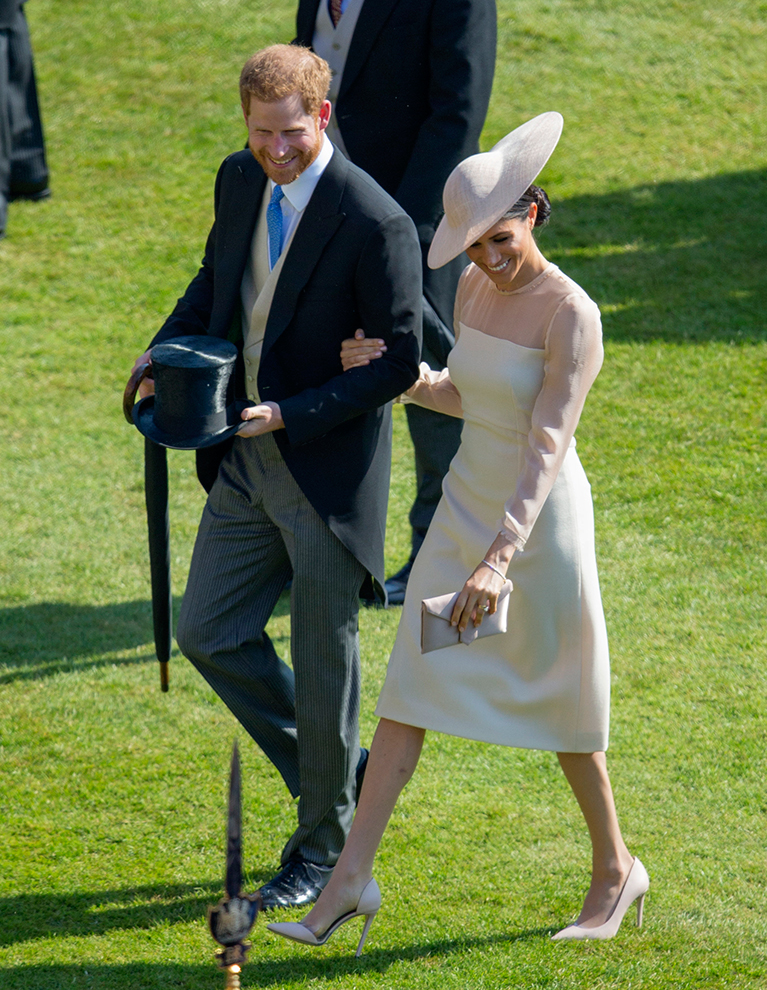 британский принц Гарри и его жена Меган Маркл официально объявили о решении отказаться от финансовых привилегий, положенных им по статусу, и зарабатывать самостоятельно