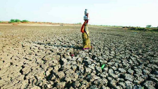 в 2016 году 10 из 29 штатов Индии объявили о засухе