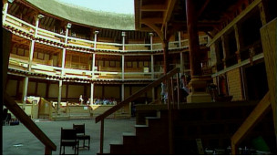 театр Глобус – идеальная площадка для текста, который вместе с пьесами Шекспира заложил основу литературного английского языка