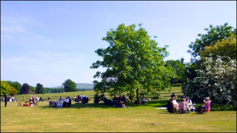 пикник в Англии – не просто приятное времяпрепровождение, но и завораживающий социальный ритуал