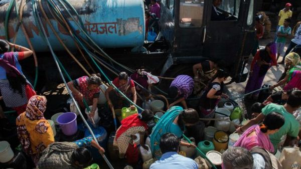 10 миллионов жителей Дели оказались без питьевой воды после того, как демонстранты повредили оборудование на основном канале, поставляющем воду в столицу