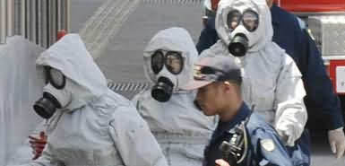 японская полиция перед помещением с ядовитым газом