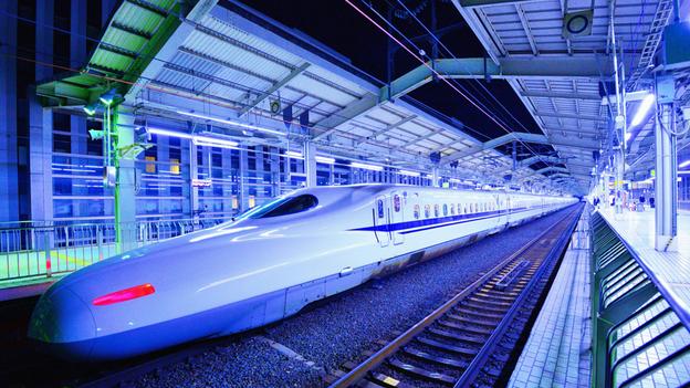 Нодзоми - один из самых быстрых поездов, идет почти без остановок