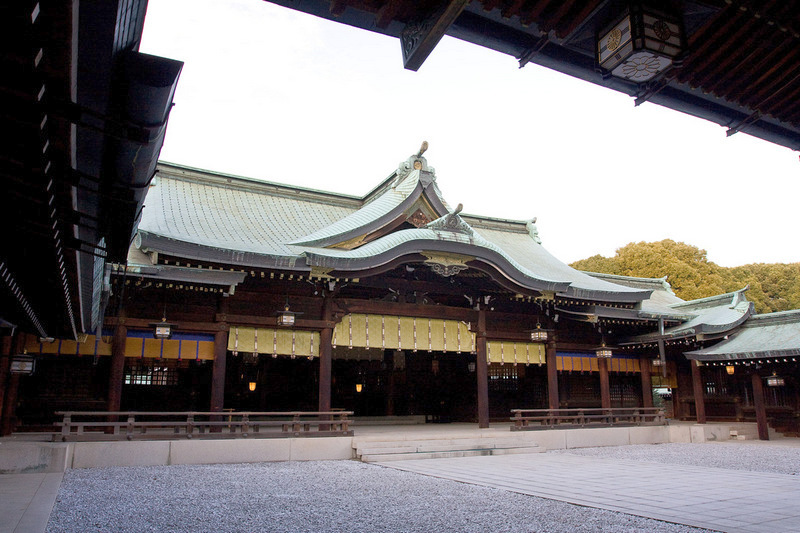 Мэйдзи Дзингу — самое крупное в Токио синтоистское святилище, посвящённое императору Мэйдзи и его супруге императрице Сёкэн