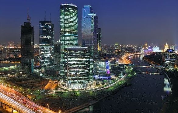 на всю Восточную Европу нет ни одного города, кроме Москвы, который обладал бы достаточными экономическими, культурными и историческими основаниями, чтобы считаться полноценным мегаполисом