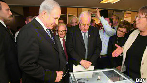 премьер-министр Израиля Биньямин Нетаньяху с участниками операции