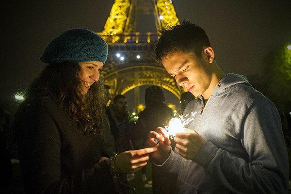 в Париже главным местом встречи Нового года, как это диктует устоявшаяся традиция, станут Елисейские Поля
