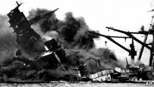 в результате налёта японской авиации 7 декабря 1941 года на Перл-Харбор погибли 2343 и пропали без вести 916 человек