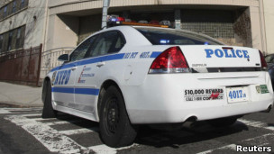 в Нью-Йорке полицейские взяли на себя охрану школ в 1998 году