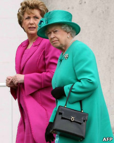 во время визита в Ирландию в 2011 г. в гардеробе королевы доминировал изумрудно-зеленый