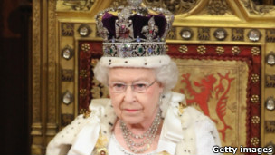 королева готовится произнести тронную речь в парламенте