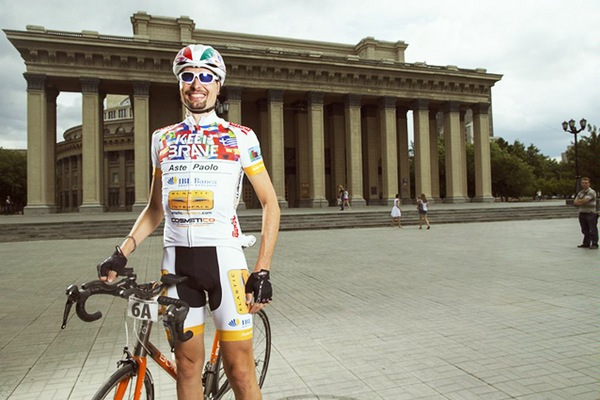 Паоло Асте 34 года: итальянский спортсмен успешно участвовал в европейских веломарафонах, проезжая по 30 000 километров в год