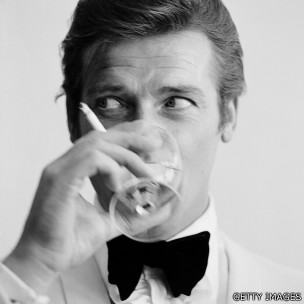 Роджер Мур сыграл в нескольких фильмах об агенте 007