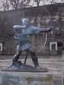 памятник Робину Гуду в английском городе Ноттингеме