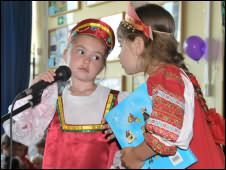 выпадая из российских реалий, дети очень быстро забывают родной язык