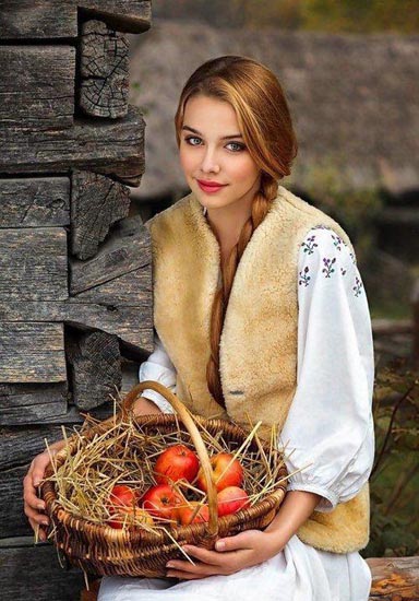 русские девушки отличаются белоснежной кожей и голубыми глазами