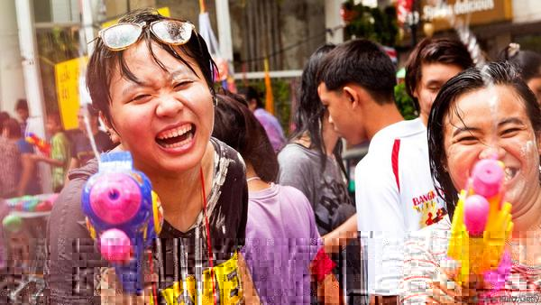 тайская улыбка значительно более сложна, чем кажется нам, иностранцам, и нюансов в ней гораздо больше, чем заметно непосвящённому