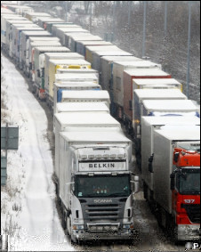 у Евротуннеля в Кенте образовалась громадная очередь грузовиков