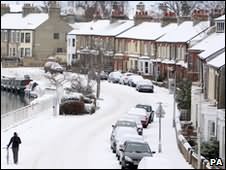 в Англии проблема усугубляется тем, что многие городские дома не рассчитаны на сильные холод