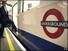 ежедневно около 3 млн. человек пользуются услугами лондонского метро