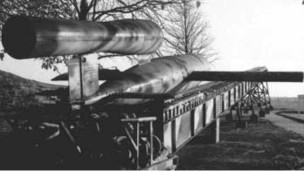 пусковые установки ФАУ-1 производились немцами в массовом порядке и размещались на севере Франции и в Бельгии