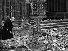 во Вторую мировую немецкие бомбы разрушили часть аббатства