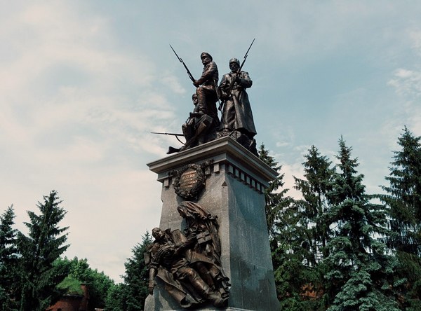 в Калининграде установили памятник российским героям Первой мировой войны